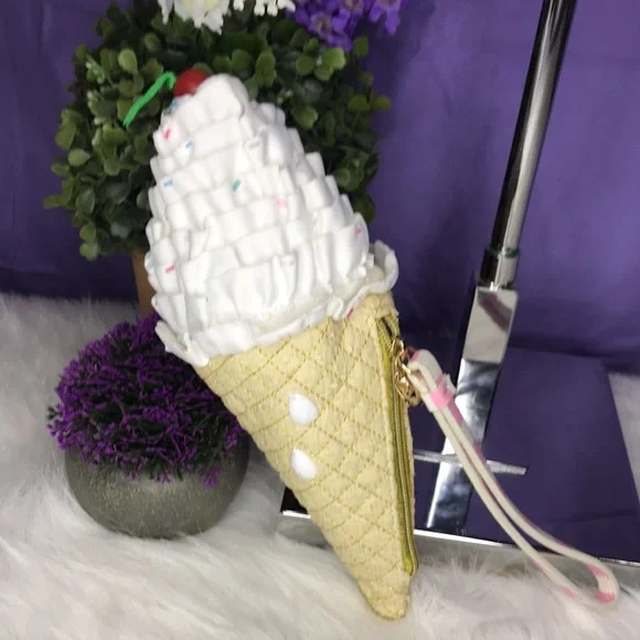 Betsey Johnson Ice Cream Cone Wristlet - Picture 9 of 9